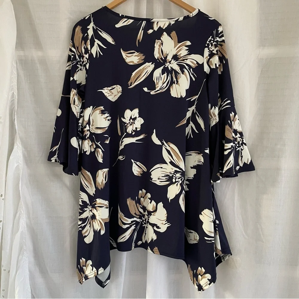 Floral Tunic, Flowy Bell Sleeves - Picture 4 of 9